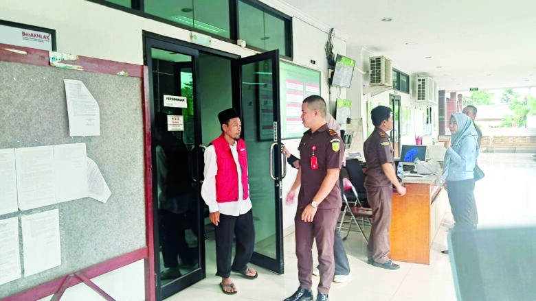 Peras Perusahaan Ketua LSM Divonis 5 Tahun Penjara Peras Perusahaan Ketua LSM Divonis 5 Tahun Penjara