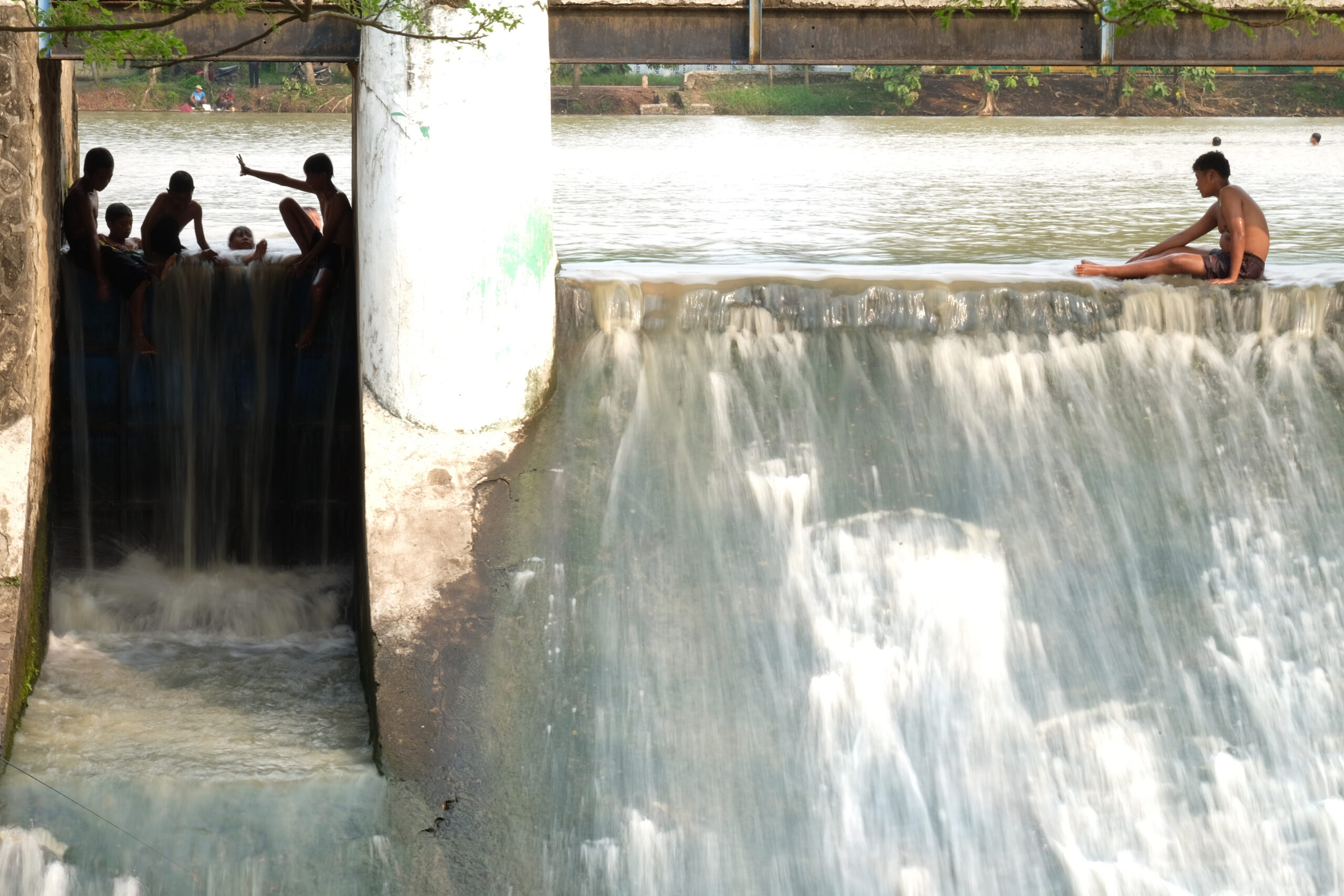 Doni Serang Bermain di Situ Ciwaka Saat Air Penuh 1 scaled