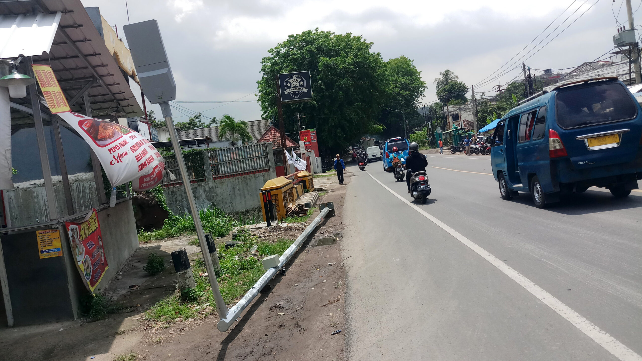 Doni Serang Jalan Raya Serang Cilegon Dipasang Lampu PJU Tenaga Surya1 scaled