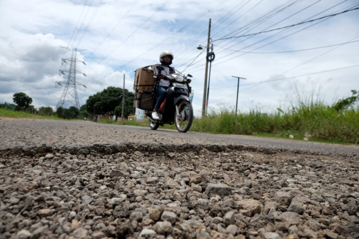 Doni Serang Perbaikan Jalan Kenari Kota Serang Diperbaiki Dana CSR 1