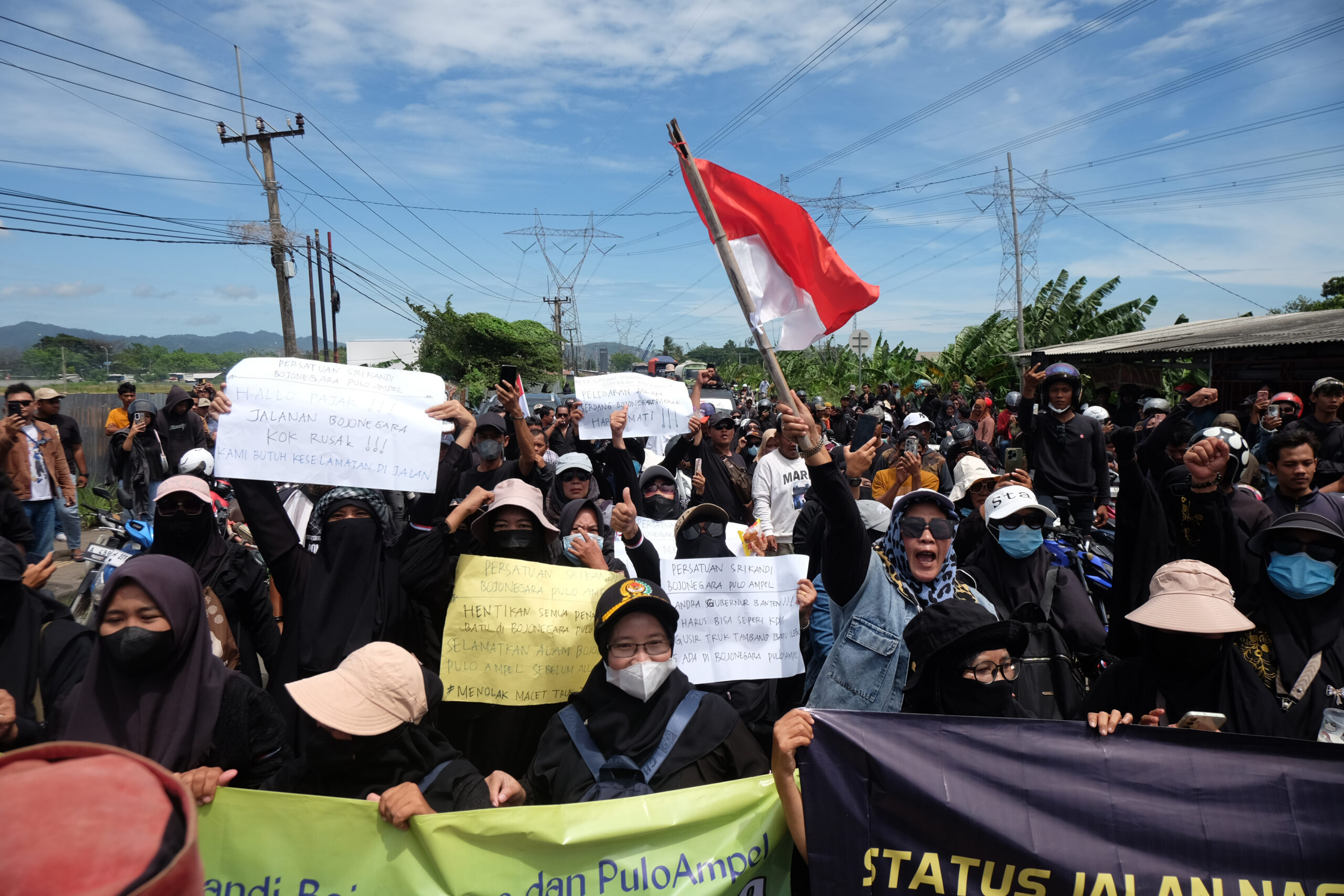 Ratusan Masyarakat Bojonegara-Pulo Ampel Unjukras Truk Tambang Doni Serang Ratusan Masyarakat Bojonegara Pulo Ampel Unjukrasa Truk Tambang 1 scaled