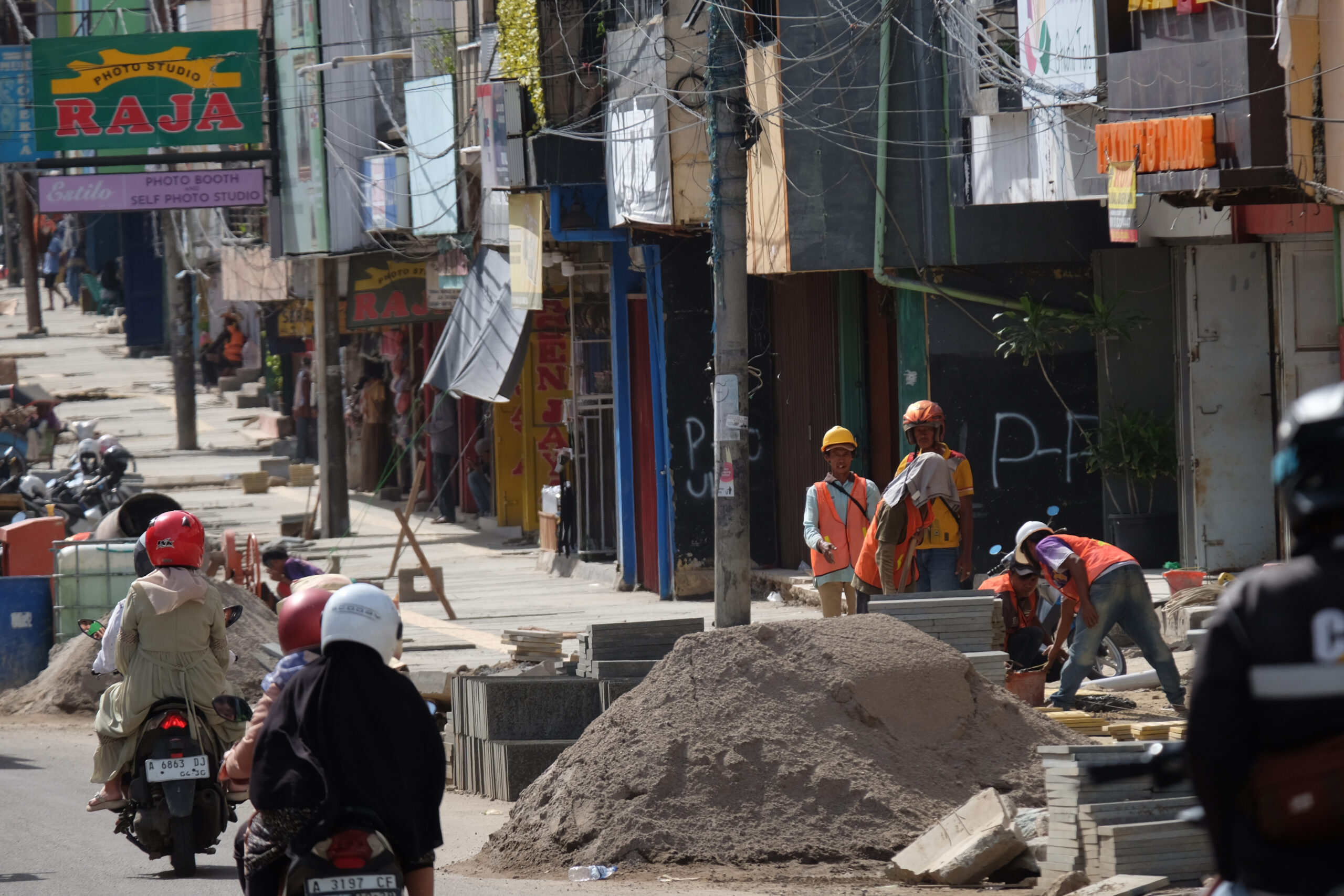 Doni Serang Revitalisasi Jalur Pedestarian Pasar Royal Kota Serang On The Track 1 scaled