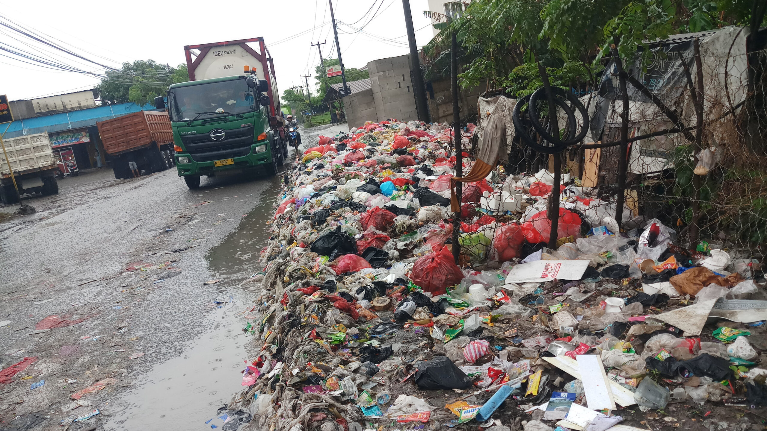 Sampah Berceceran dan Bau Busuk di Bojonegara Kabupaten Serang Doni Serang Sampah Berceceran dan Bau Busuk di Bojonegara Kabupaten Serang 1 scaled