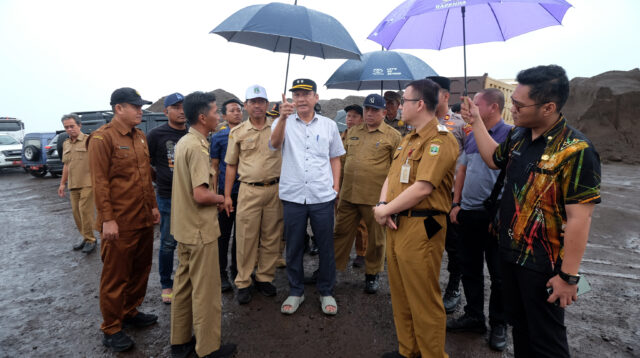 Sekda Banten Deden Apriandhi Sidak Perusahaan Tambang di Pulo Am Doni Serang Sekda Banten Deden Apriandhi Sidak Perusahaan Tambang di Pulo Ampel 1