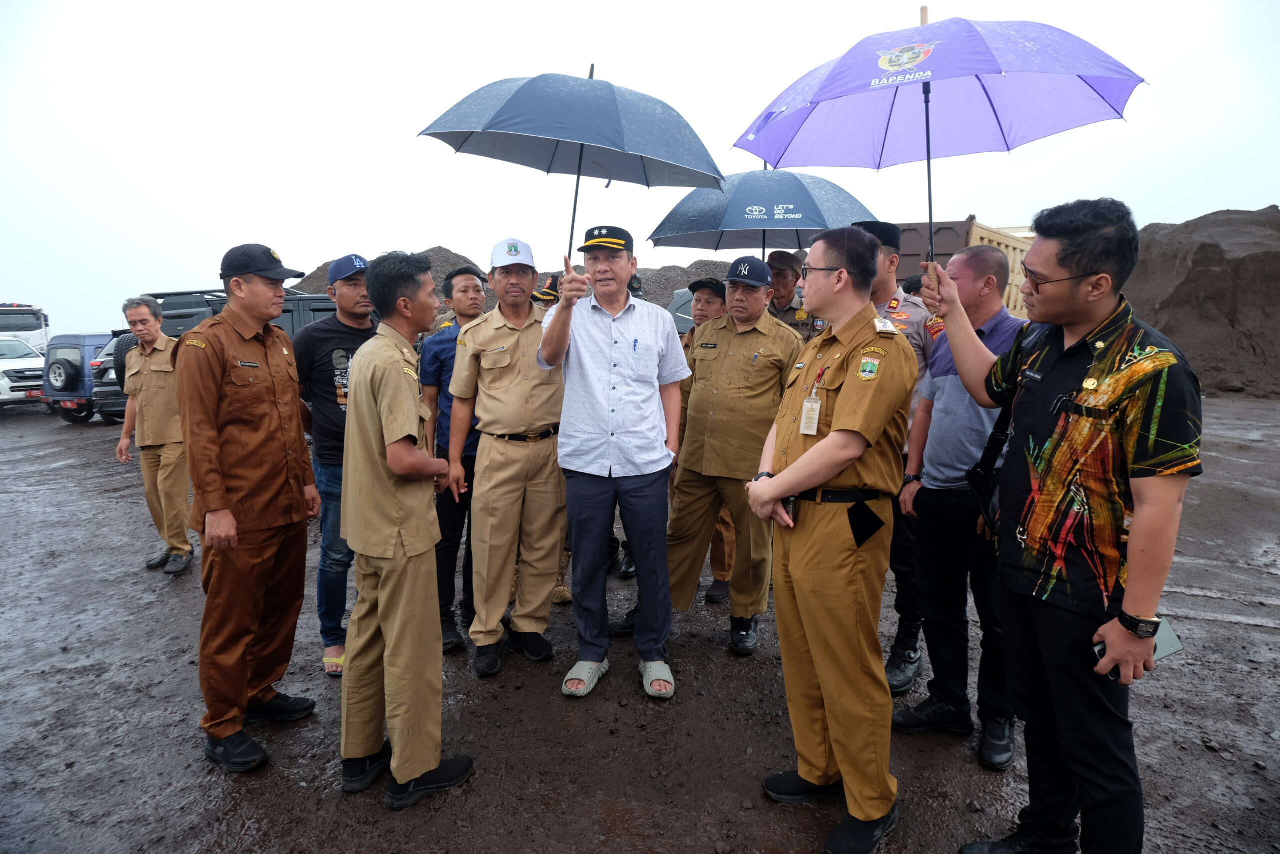 Sekda Banten Deden Apriandhi Sidak Perusahaan Tambang di Pulo Am Doni Serang Sekda Banten Deden Apriandhi Sidak Perusahaan Tambang di Pulo Ampel 1 scaled