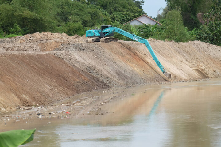 Doni Serang Tebing Sungai Cibanten Kota Serang Dirapihkan 1