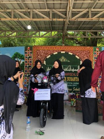 Bahagiakan Guru dengan Hadiah Total Rp20 Juta