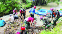 Masyarakat Masih Buang Sampah ke Sungai Masyarakat Masih Buang Sampah ke Sungai