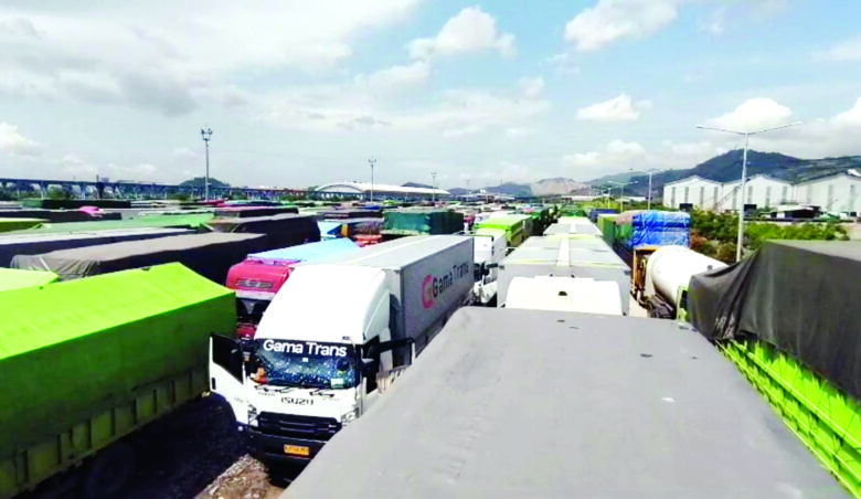 Truk Antre 3 Hari di Pelabuhan BBJ