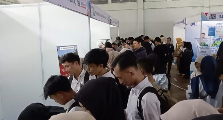 265 Warga Lebak Adu Nasib ke Luar Negeri 265 Warga Lebak Adu Nasib ke Luar Negeri