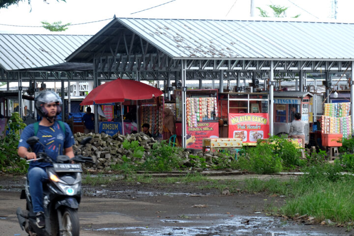 Doni Seran Awning Pujasera Stadion Maulana Yusuf Kota Serang Sudah Diisi PKL 1