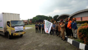 Doni Serang BPBD Provinsi Banten dan Lembaga Kemanusiaan Lepas 10 Truk Bantuan Senilai Rp12 M ke Pulau Sumatera 1
