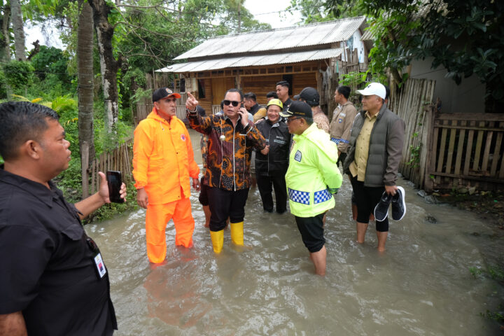 Doni Serang Walikota Serang Budi Rustandi Tinjau Empat Lokasi Banjir 1