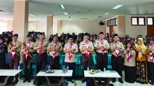 Menguatkan Karakter Mahasiswa Calon Pendidik Berakhlak Mulia, Berbangsa dan Bernegara Menguatkan Karakter Mahasiswa Calon Pendidik Berakhlak Mulia, Berbangsa dan Bernegara