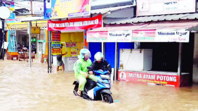 Efek Domino Banjir Ancam Ekonomi Banten