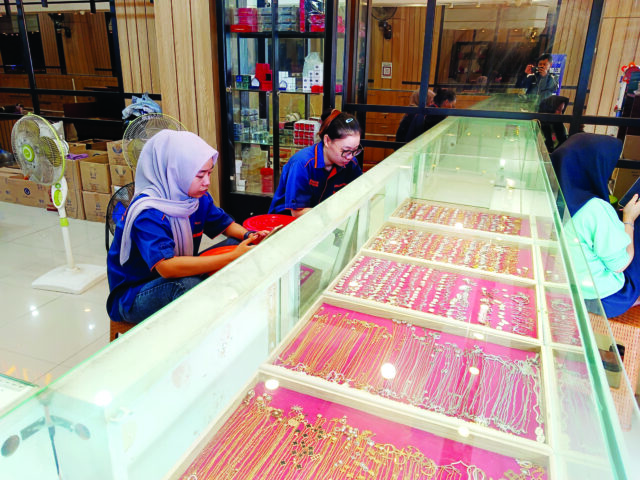 Emas Batangan Ludes di Pasaran