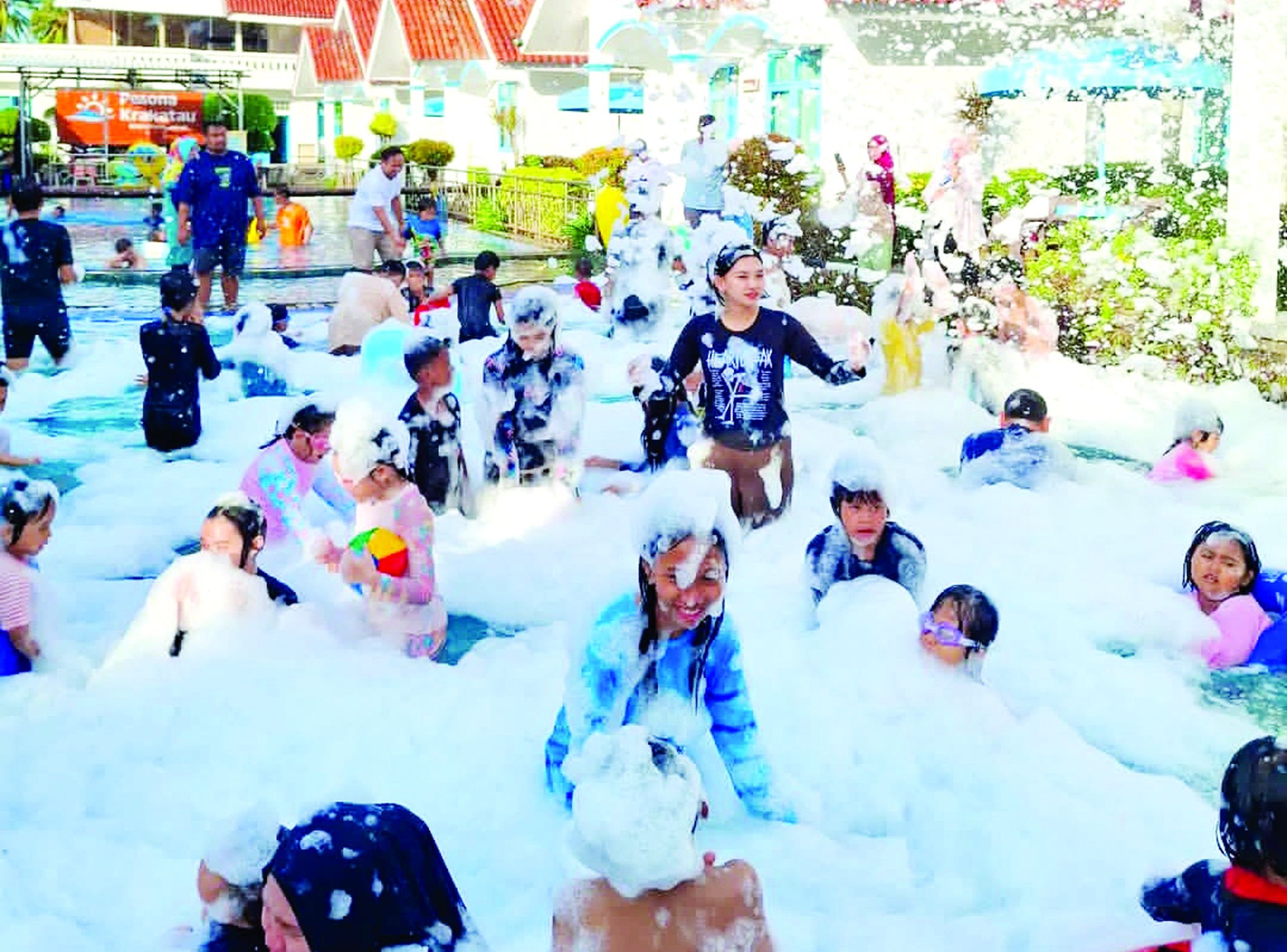 Foam Party Seru Bersama si Buah Hati di Pesona Krakatau Cottage and Hotel