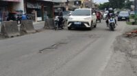 Jalan Berlubang Ancam Keselamatan Pemudik Jalan Berlubang Ancam Keselamatan Pemudik