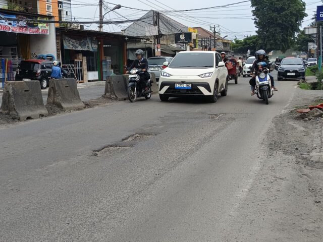 Jalan Berlubang Ancam Keselamatan Pemudik