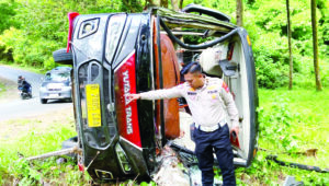 Bus Wisata Terguling, 21 Penumpang Luka