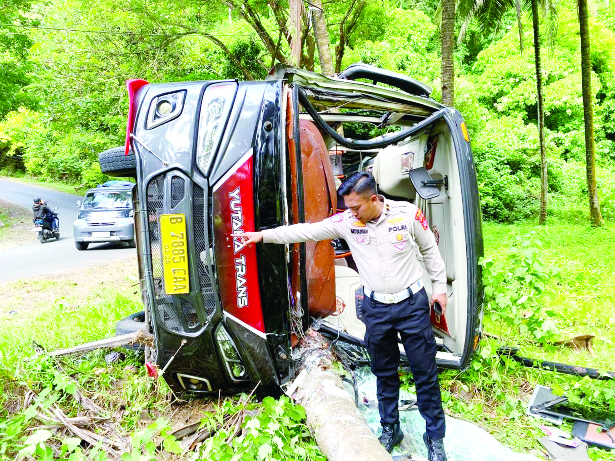 Bus Wisata Terguling, 21 Penumpang Luka