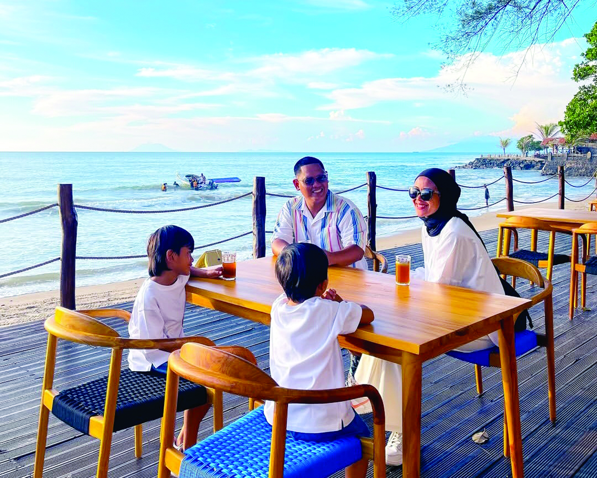 Nikmati Indahnya Sunset Anyer di Harumi Kafe and Resto