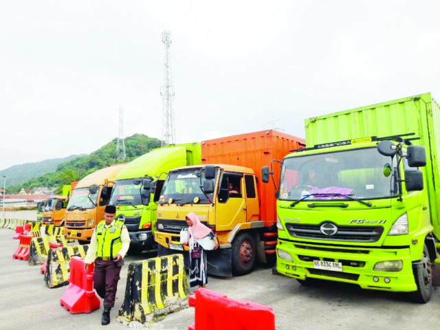 Naik Kapal Butuh Belasan Jam