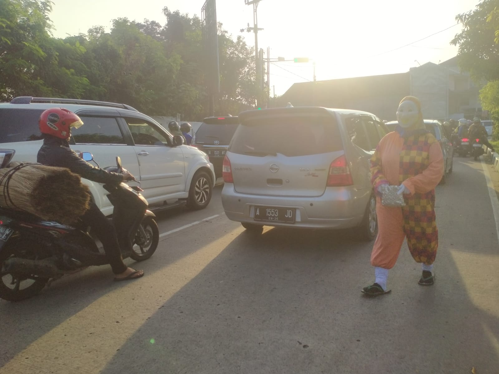 16 Tahun Ngemis Punya 2 Motor dan Warung