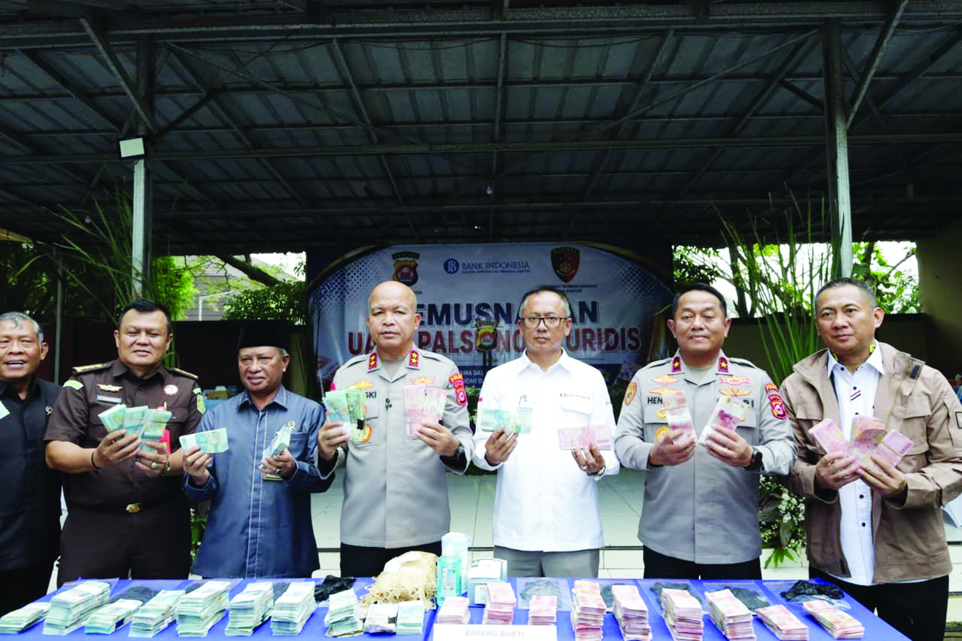 BI dan Polda Musnahkan Rp623 Juta Uang Palsu