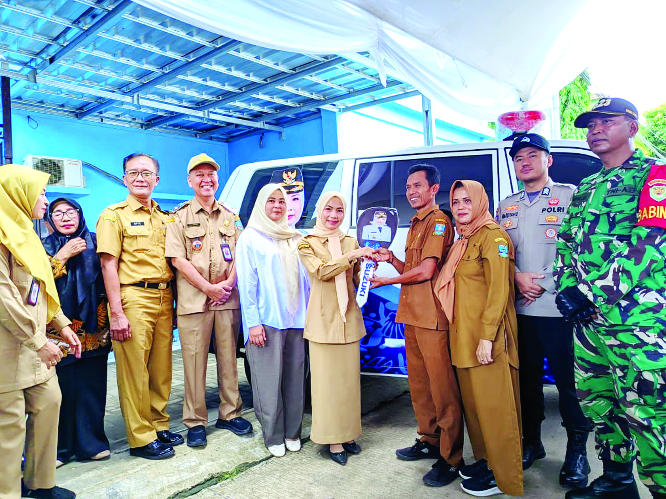 Bupati Serang Bagi-bagi Ambulans Desa