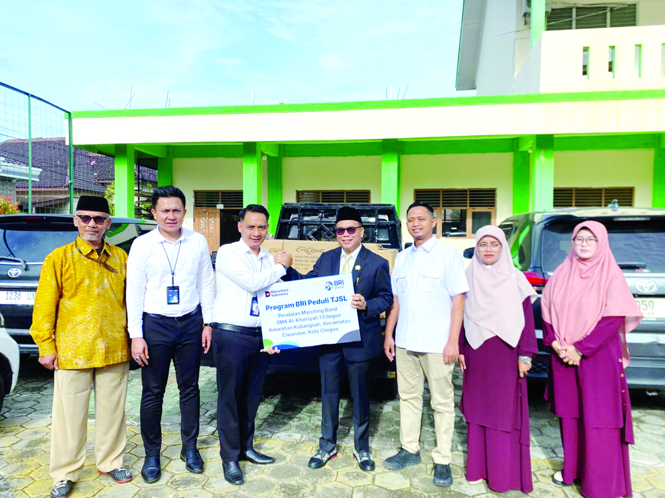 BRI Salurkan Alat Marching Band ke SMA Al Khairiyah 1 Cilegon