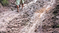 Warga Keluhkan Jalan ke Baduy Mirip Kubangan Kerbau