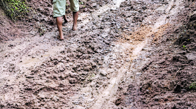 Warga Keluhkan Jalan ke Baduy Mirip Kubangan Kerbau