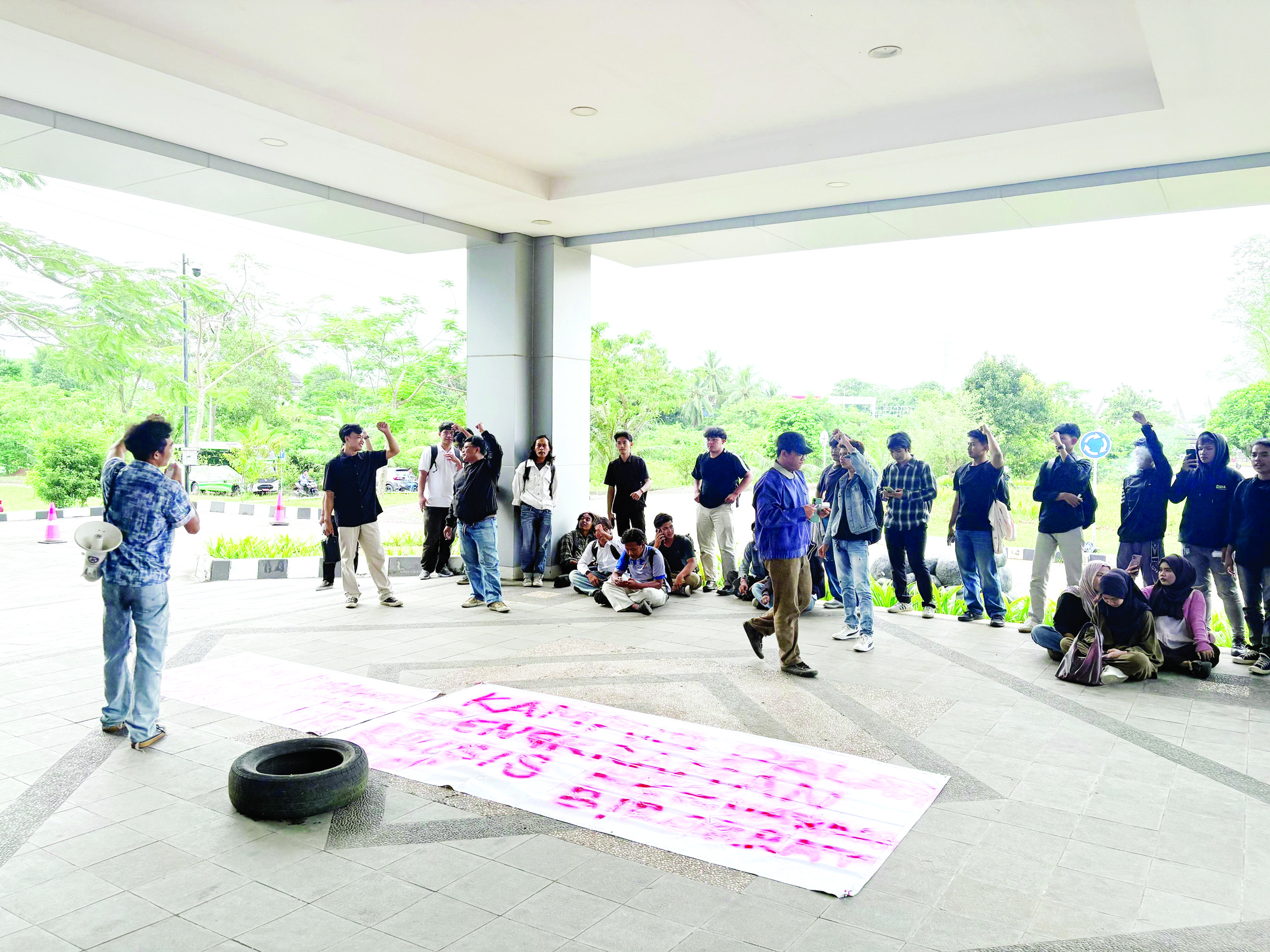 Mahasiswa Desak Wakil Rektor III UIN SMH Banten Mundur