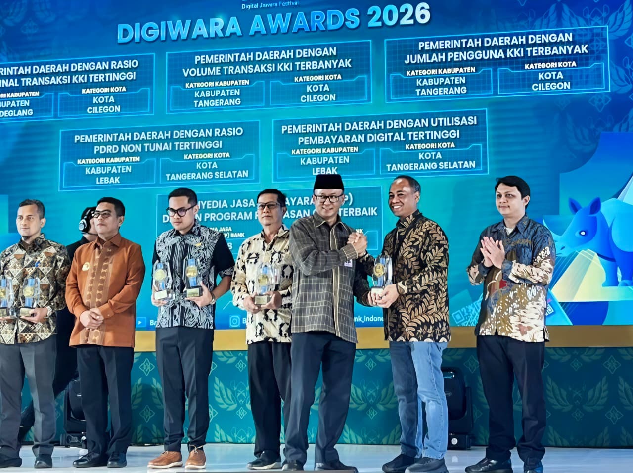 Penghargaan dari Digiwara Awards 2026 untuk Bank BJB. (Dokumentasi Bank BJB)