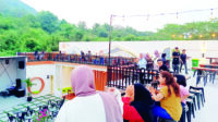 Gupi Cafe, Tempat Nongkrong dengan View Gunung Pinang yang Estetik