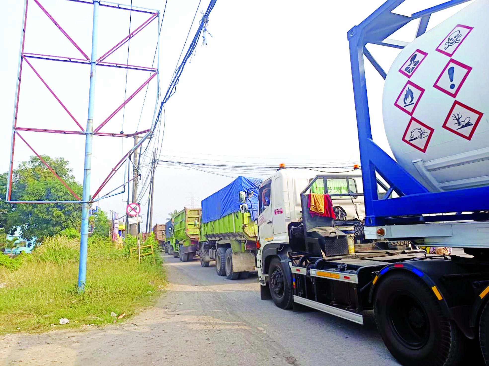 1.800 Truk Tambang Seliweran Tiap Hari