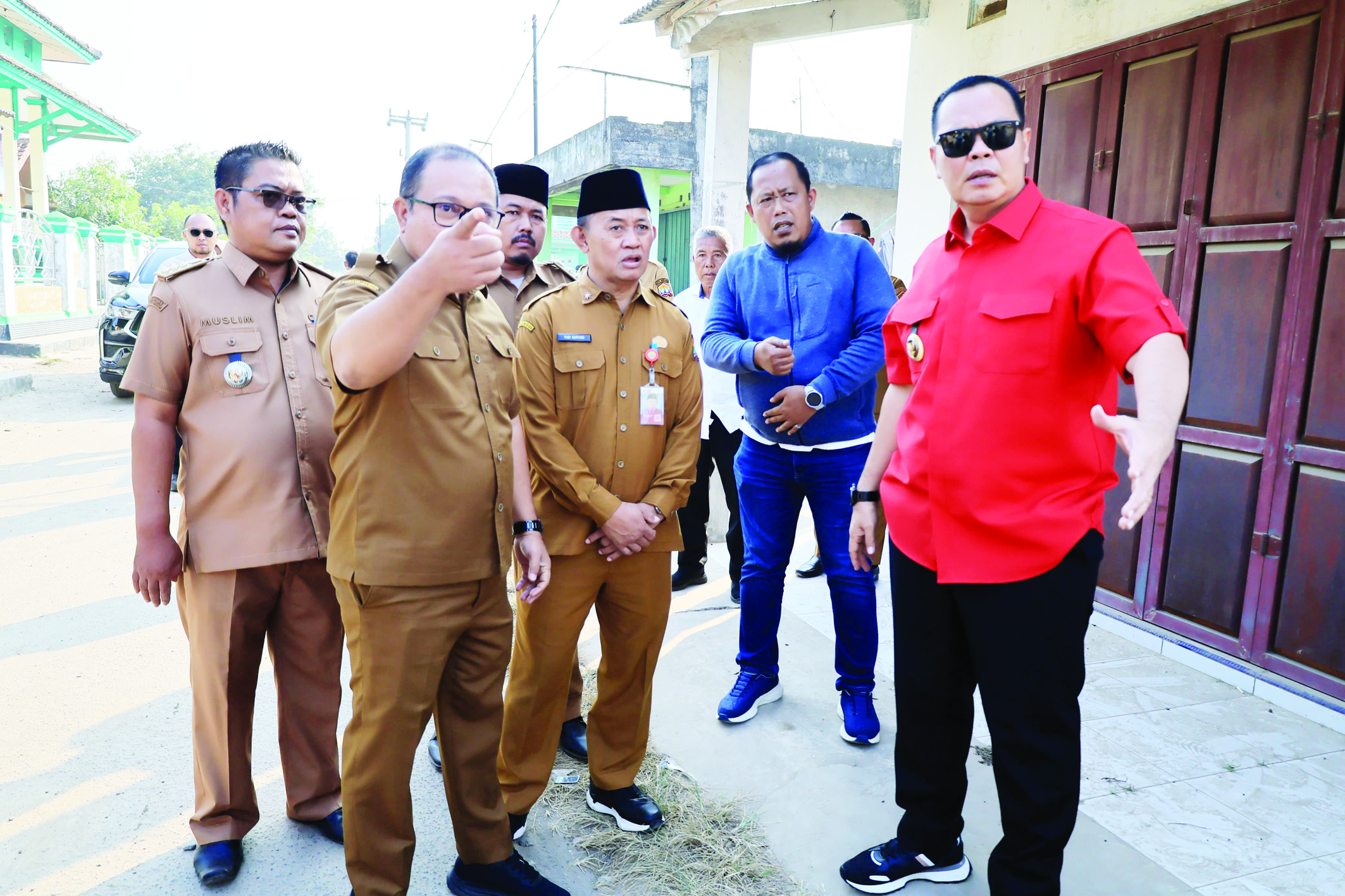 Budi Rustandi Tinjau Proyek Pengaspalan Jalan Cibadak-Pageragung