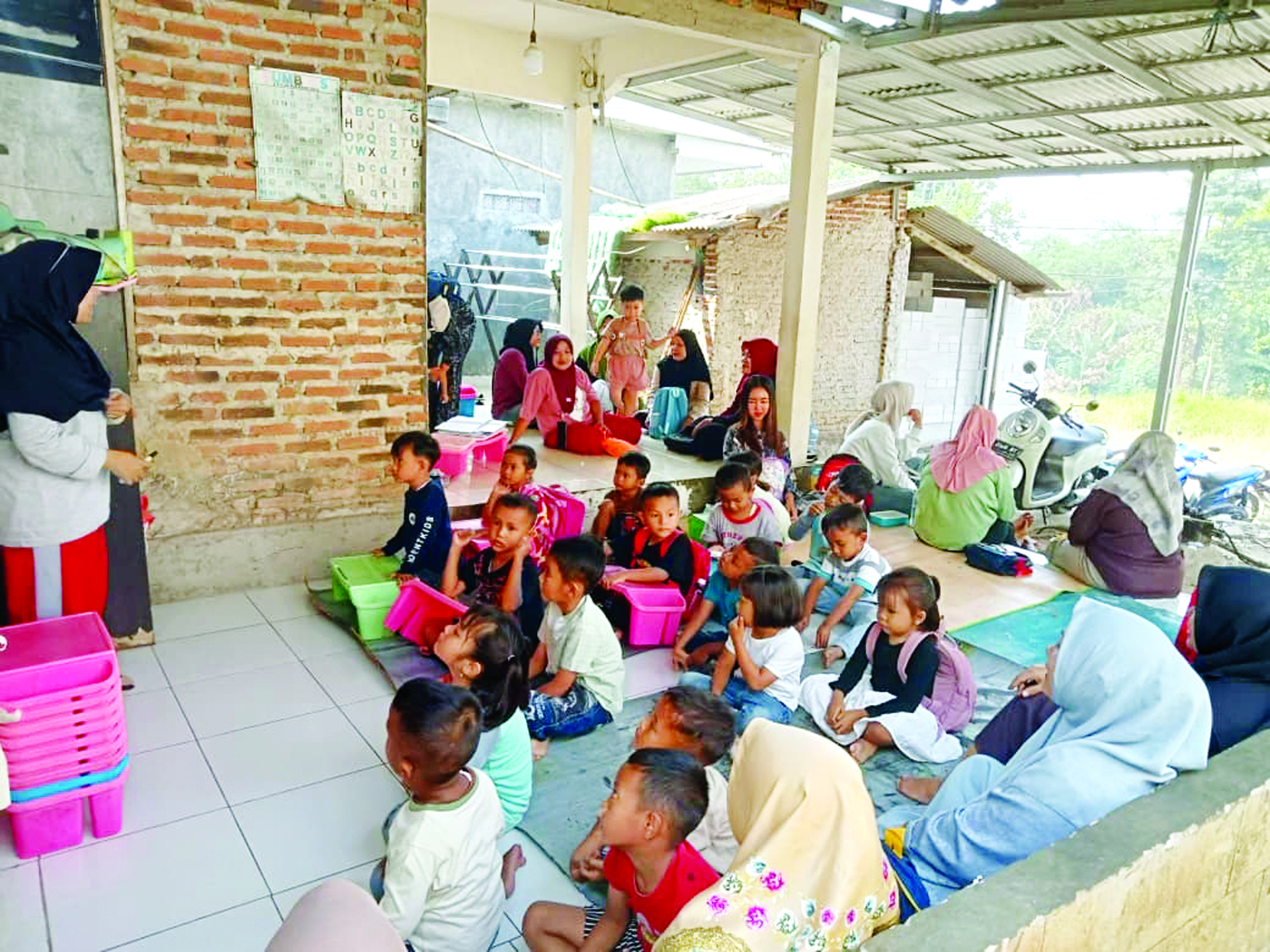 Iis Mulyati, Mantan Honorer yang Kini Jadi Guru Bimbel Mengajar Les Gratis untuk Anak Yatim