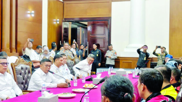 Gubernur Janji Tuntaskan Tuntutan Ojol