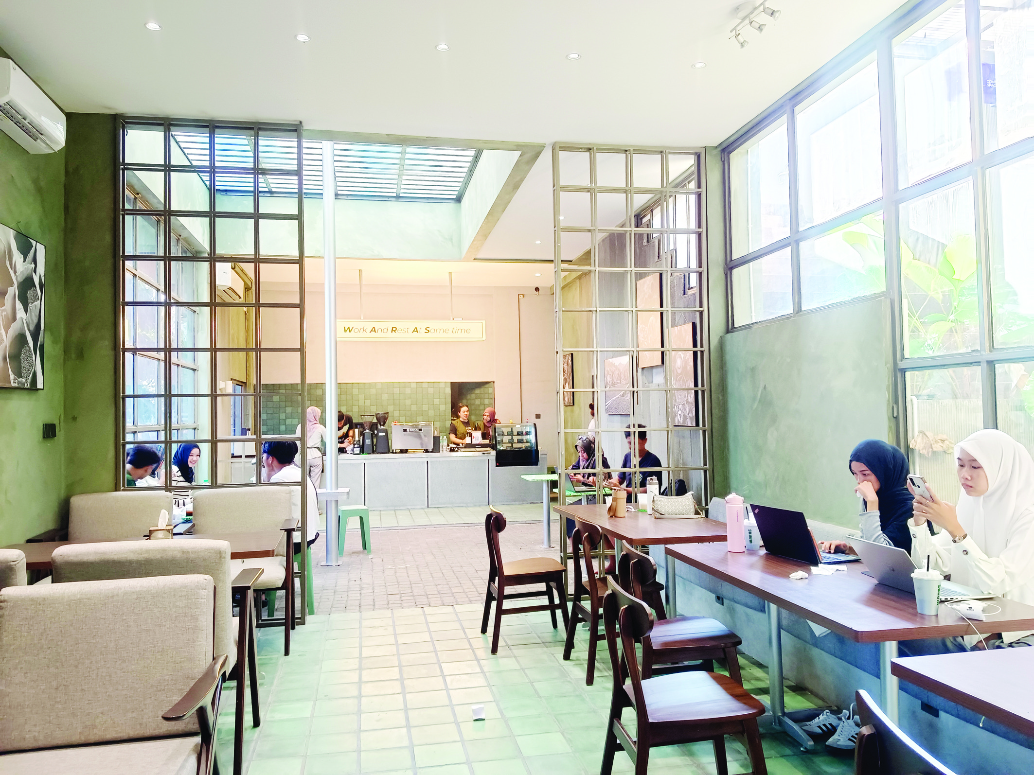 Waras Coffee, Tempat Nongkrong Estetik Baru di Kota Serang