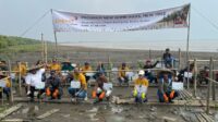 Pertamina Prosesi penanaman bibit pohon mangrove di pesisir Kota Serang yang dilakukan Pertamina Foundation bersama PT Link Net Tbk (Linknet), Pemerintah Kota Serang, dan Pemuda Tani Indonesia Kota Serang, Kamis (23/7/2026). (Dokumentasi istimewa)