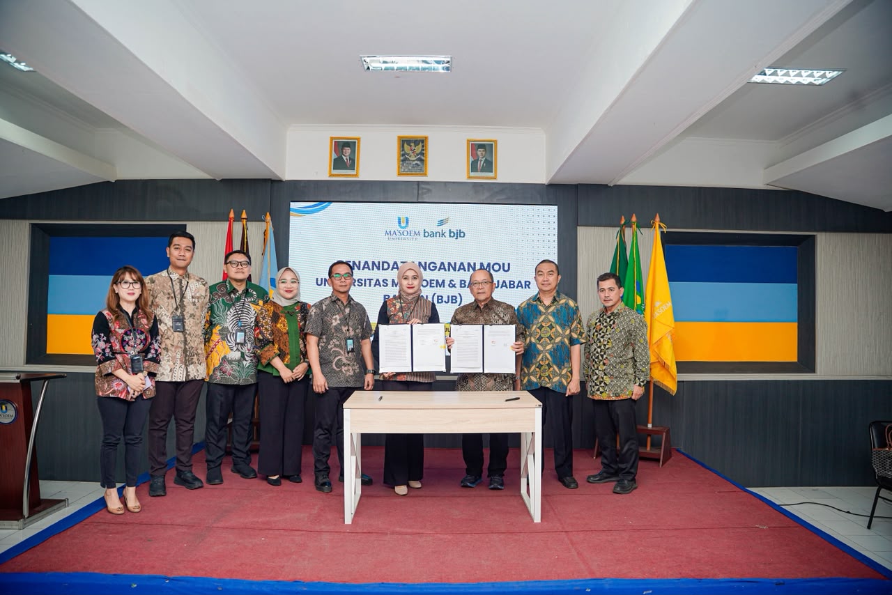 Bank bjb melakukan penandatanganan Perjanjian Kerja Sama Program Dana Pensiun Lembaga Keuangan (DPLK) bank bjb (bjb siap) dengan Universitas Al-Ma'soem di Kampus Universitas Al-Ma'soem, Kabupaten Sumedang, Jawa Barat, Kamis 30 Juli 2026. (Dokumentasi bank bjb)