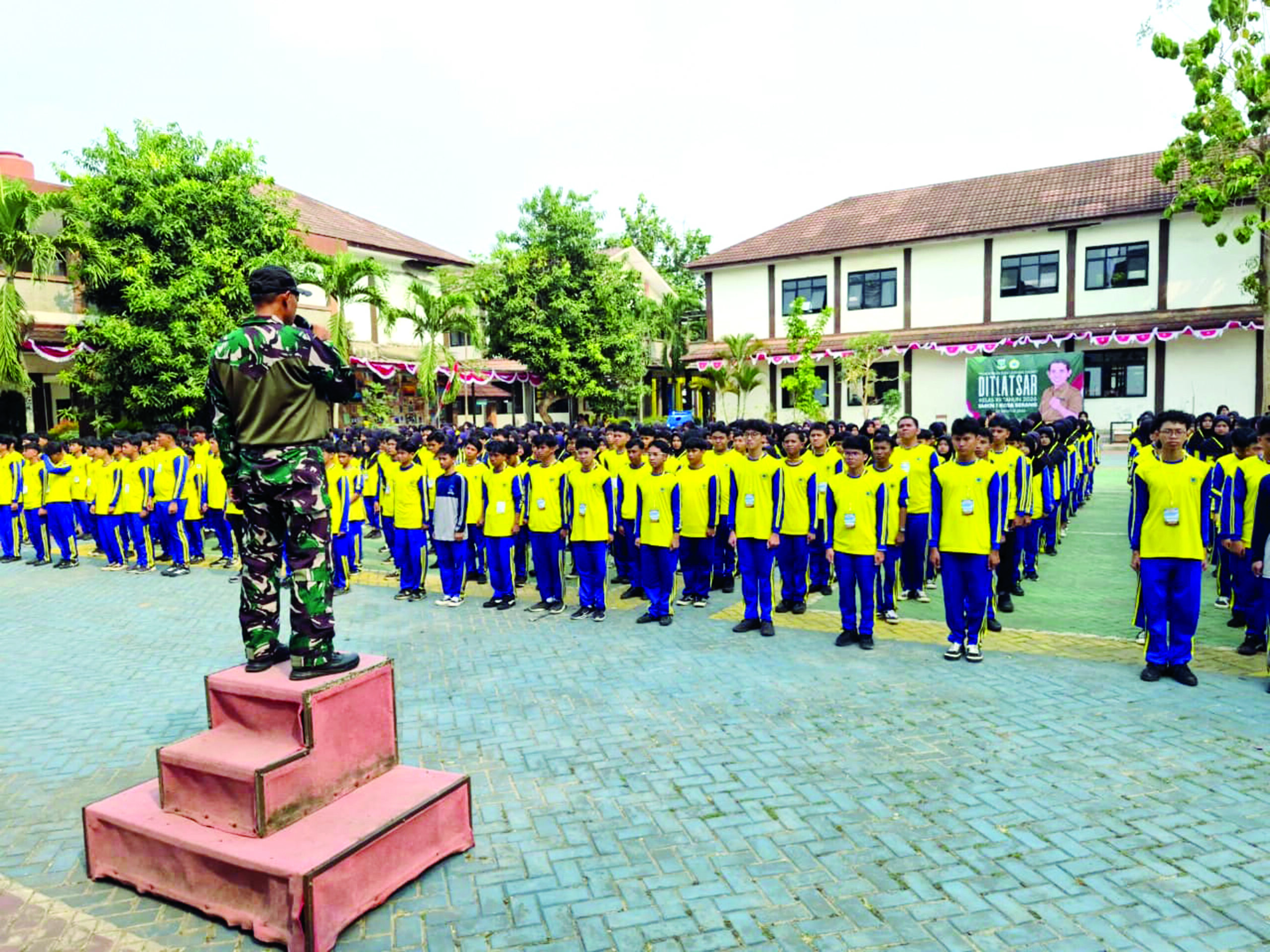 Murid Digembleng Ala Militer