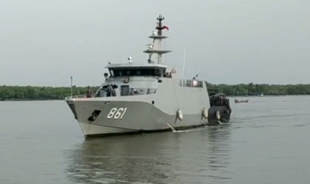 3 Kapal Perang Cari 5 Jurnalis