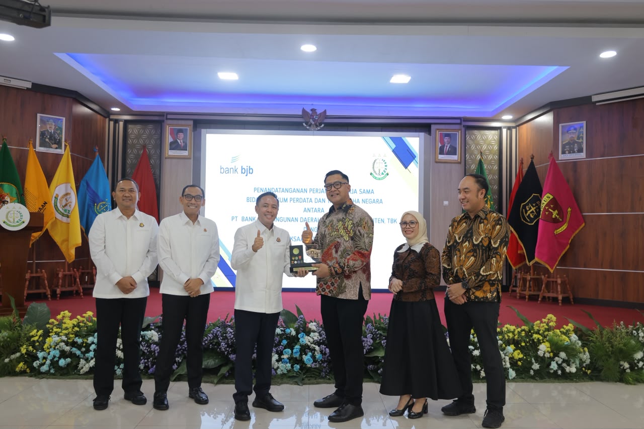 Penandatanganan kerja sama antara Bank BJB dengan Kejati Banten. (Dokumentasi Bank BJB)