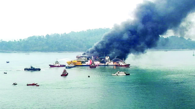 Semua Penumpang Selamat, Kendaraan Ludes Terbakar, Api Diduga Dari Mesin Kapal