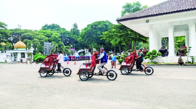190 Lansia Dilatih Kendarai Becak Listrik