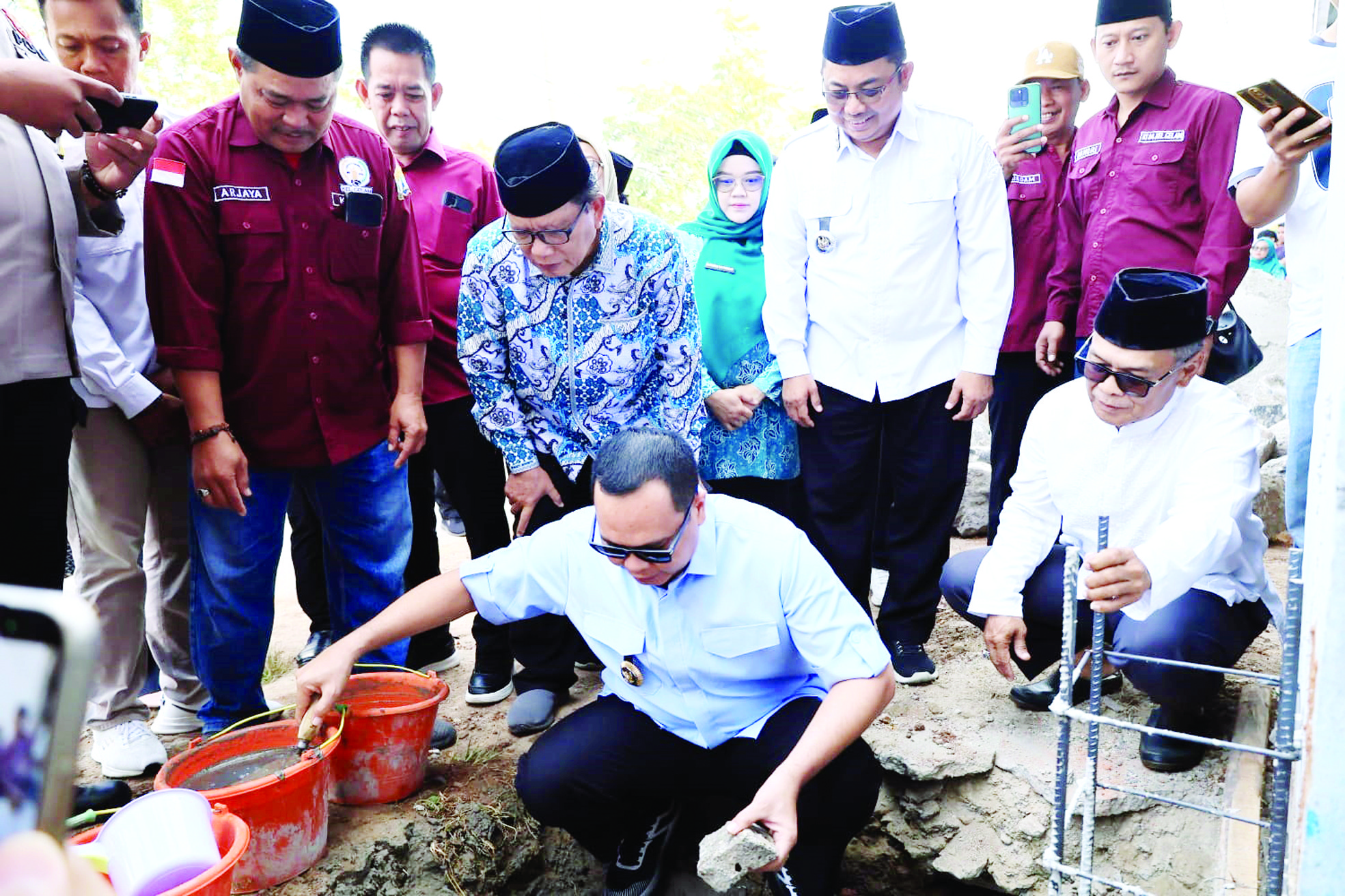 Budi Rustandi Puji Semangat Gotong Royong Warga Gelam Bangun Gapura