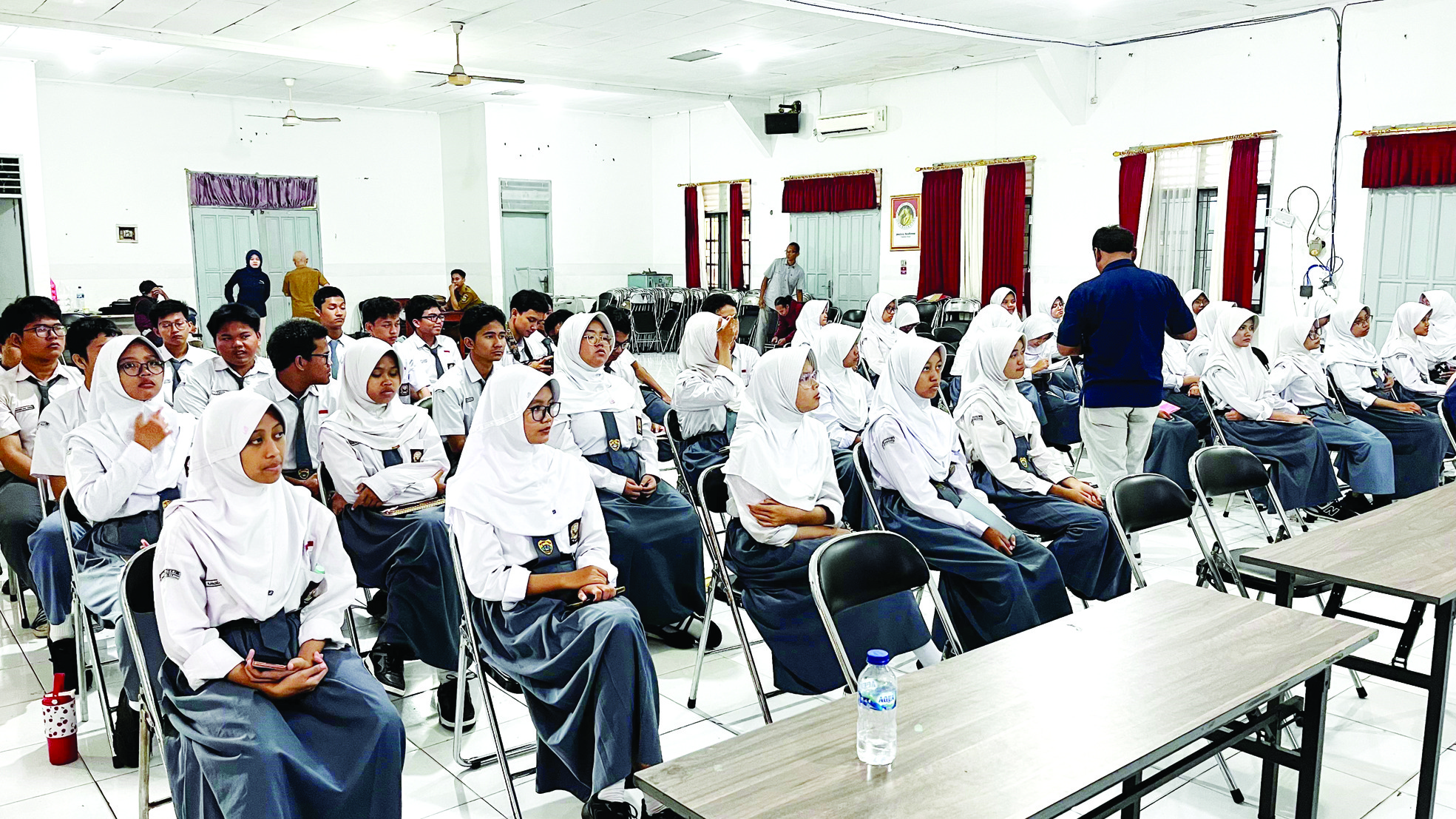 6 SMA Terapkan Pembelajaran Pakai AI